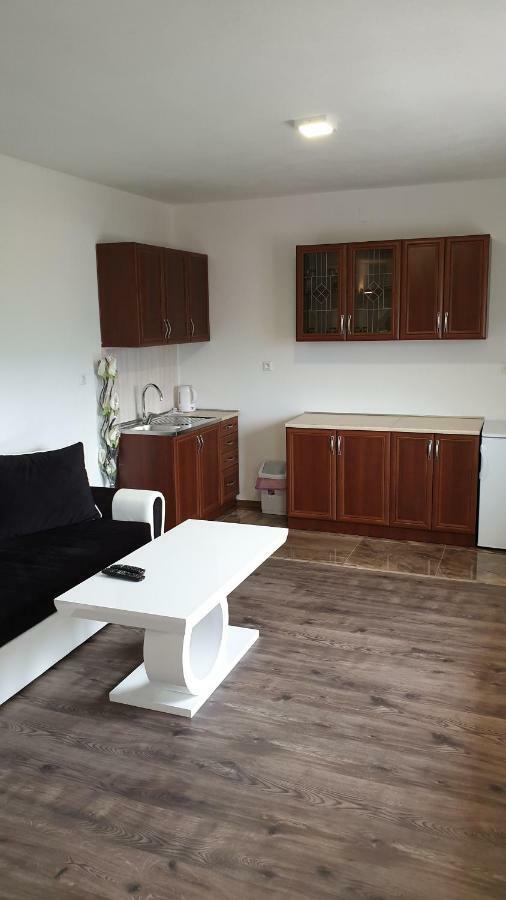 Ferienwohnung Apartman Malekin Prozor Exterior foto